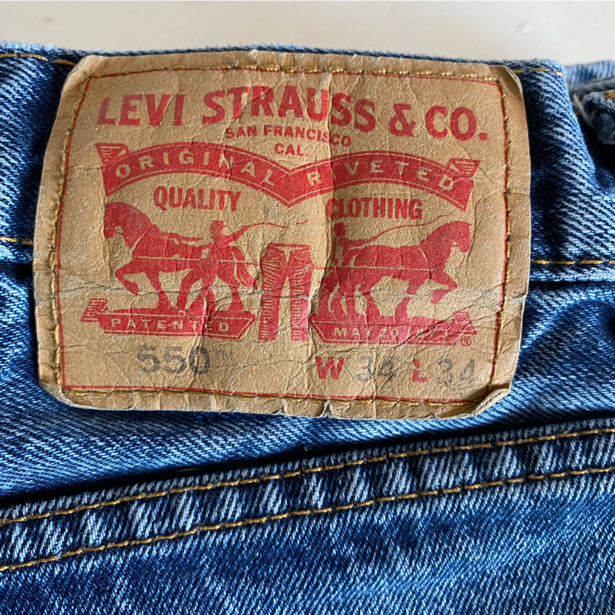 Mens Levis 550 3434 Preowned And Worn Dark Wash